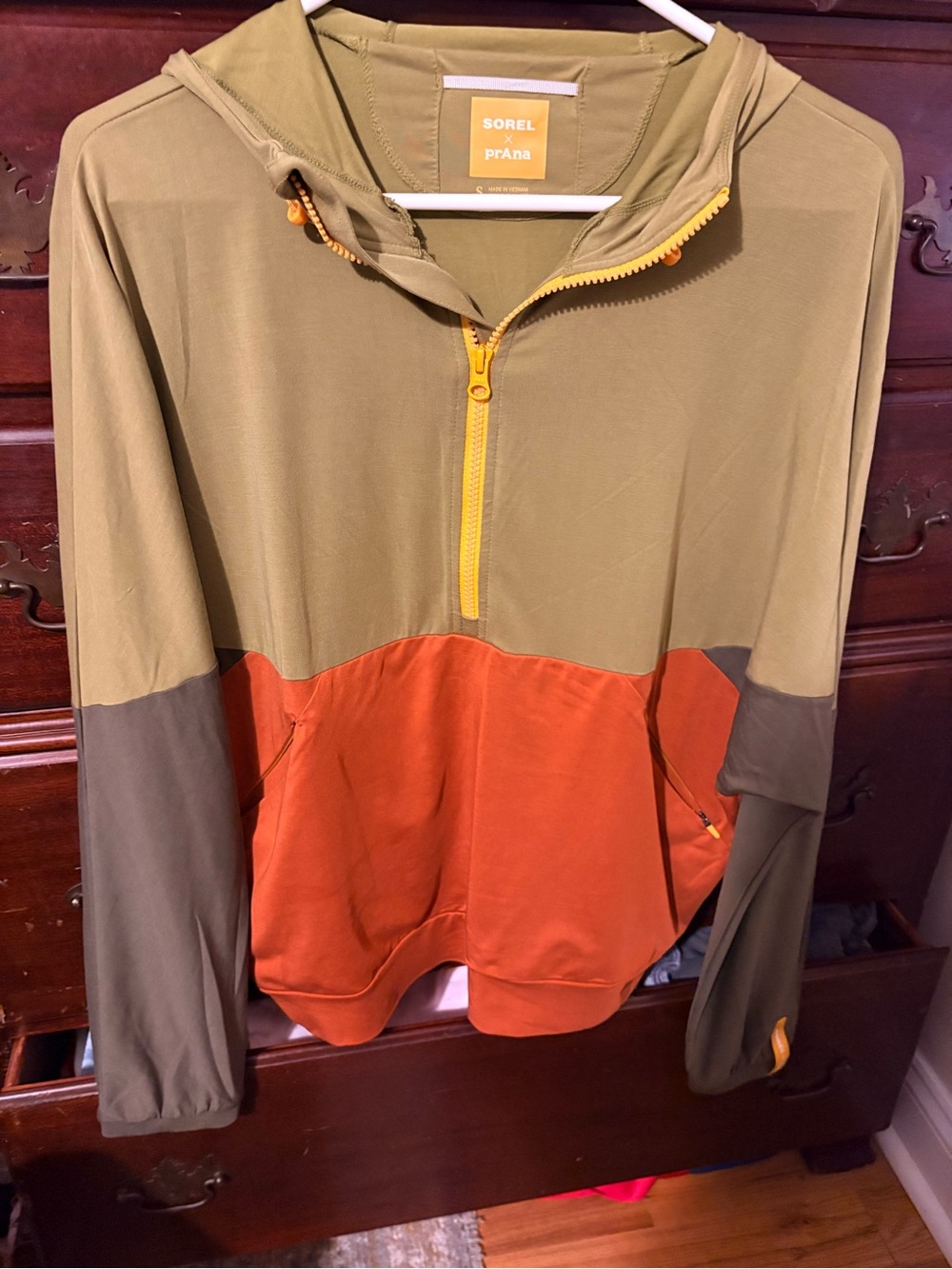 Sorel olive green & rust orange colorblock half-zip hoodie